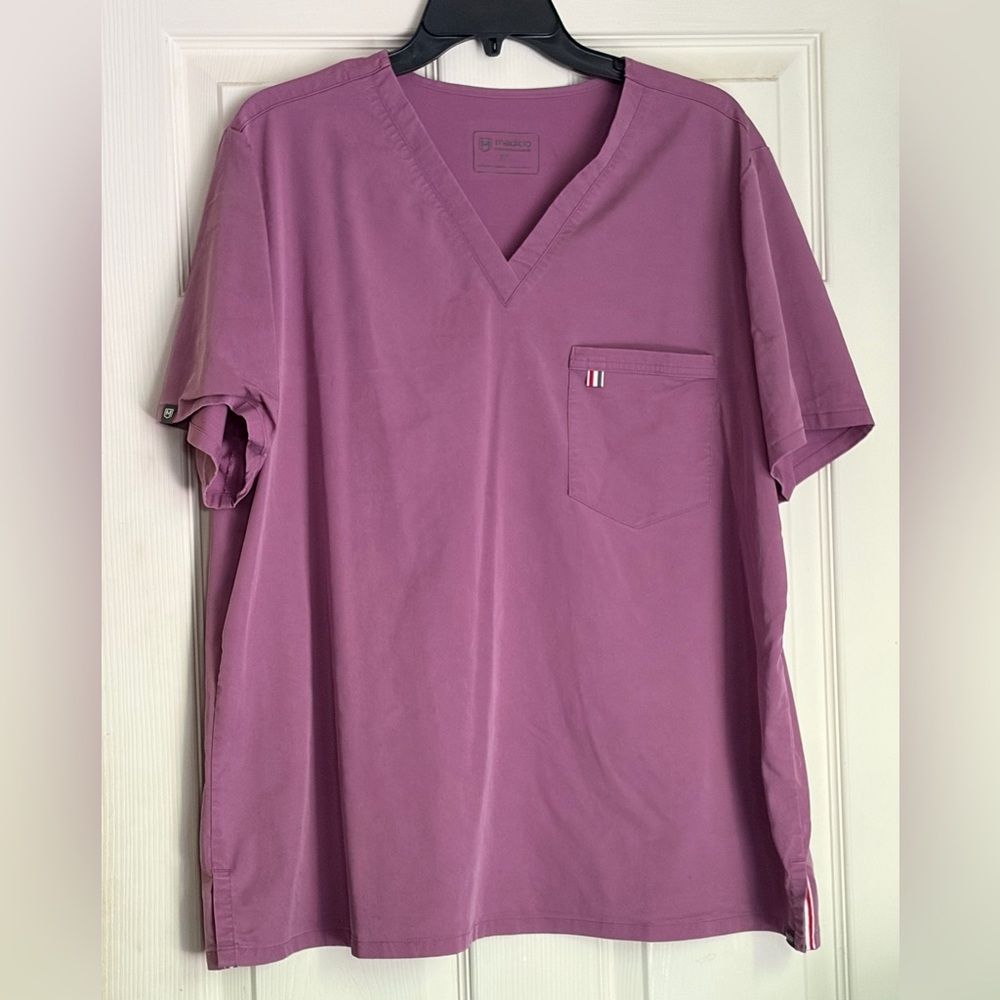 Mediclo women’s scrub top size XXL